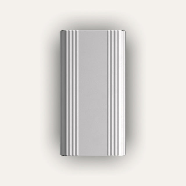 Silberne Tablettenbox aus Aluminium diskrete Rückseite