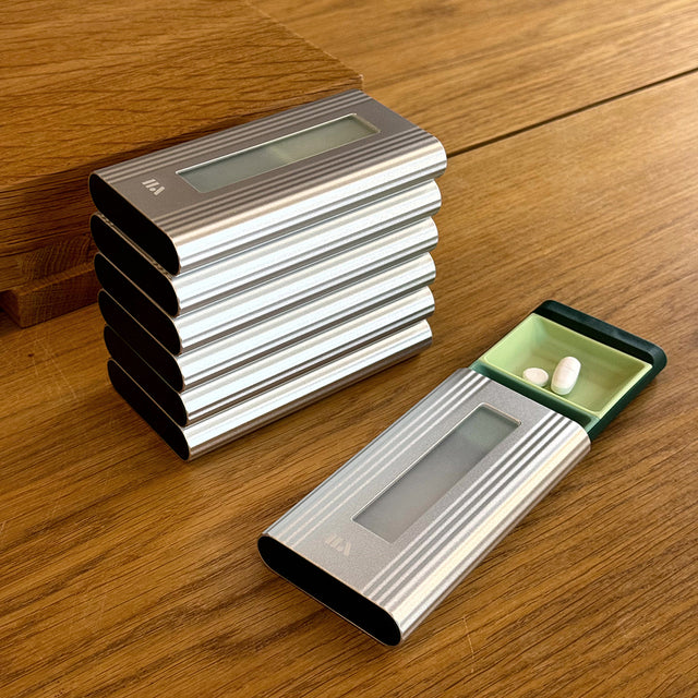 Silberne Tablettenbox aus Aluminium, 7-Tage-Set mit 2 Fächern